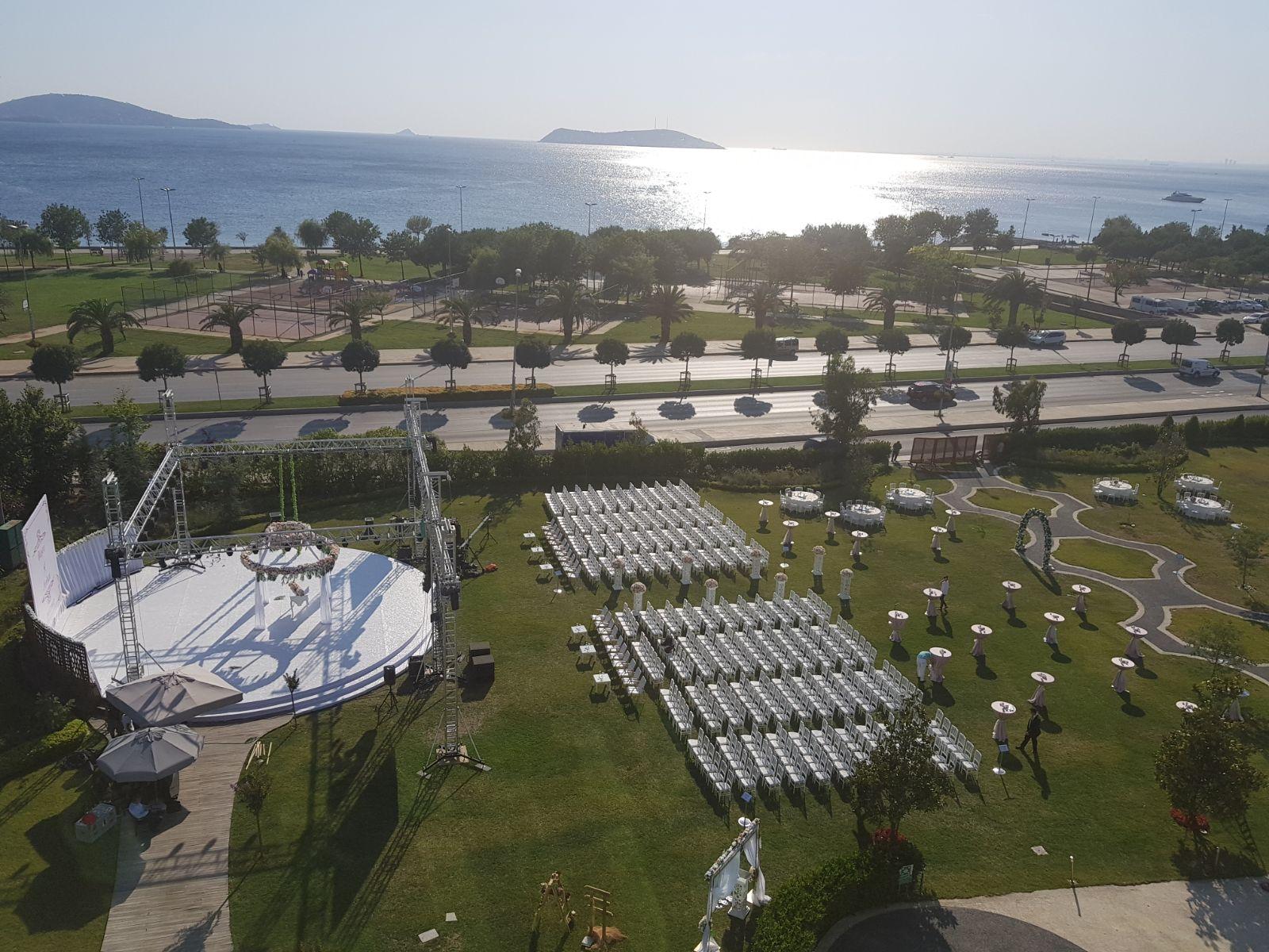 Cevahir Hotel Istanbul Asia Exterior foto The solar power plant at the University of Patras