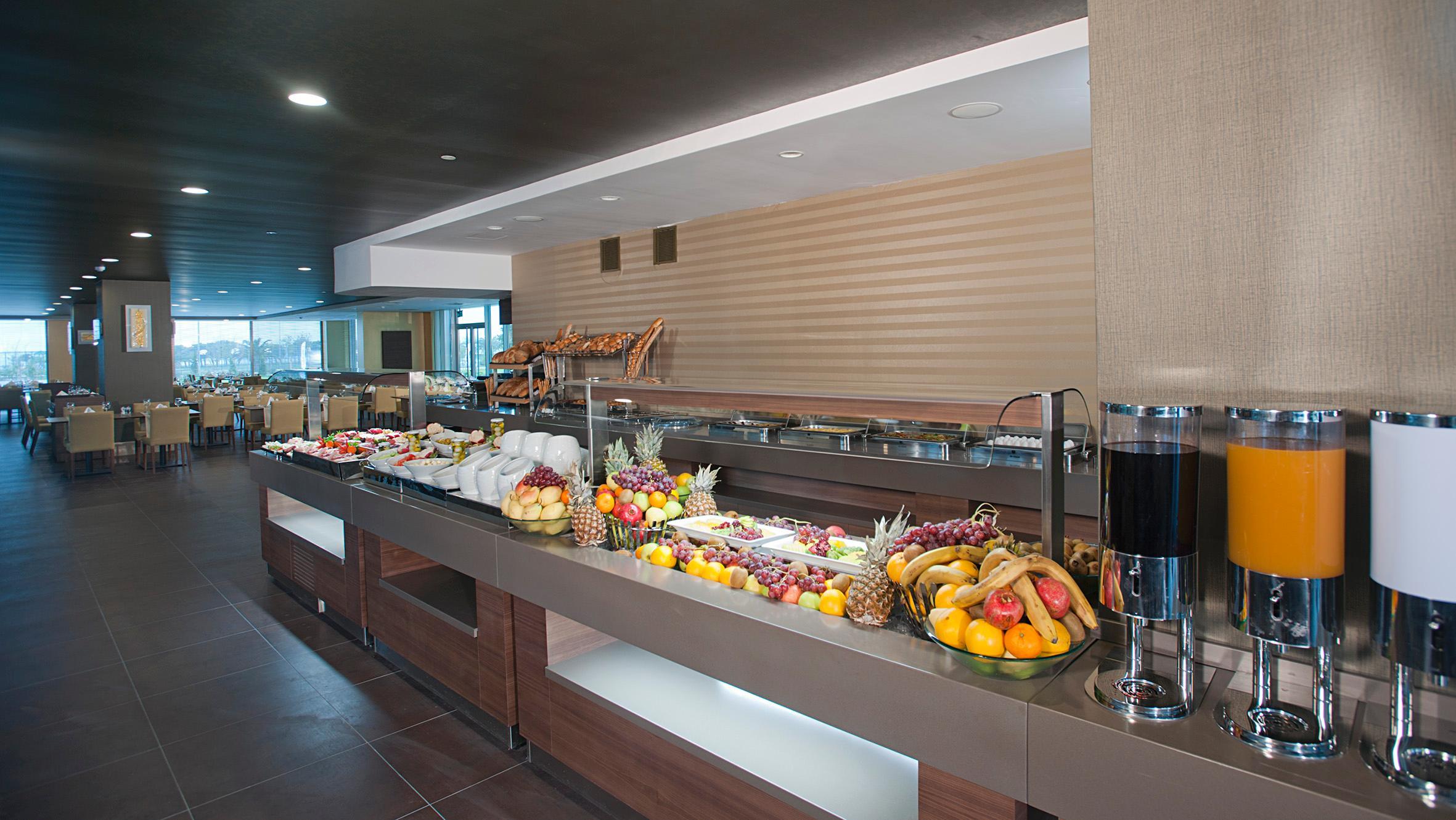 Cevahir Hotel Istanbul Asia Exterior foto The buffet at the airport