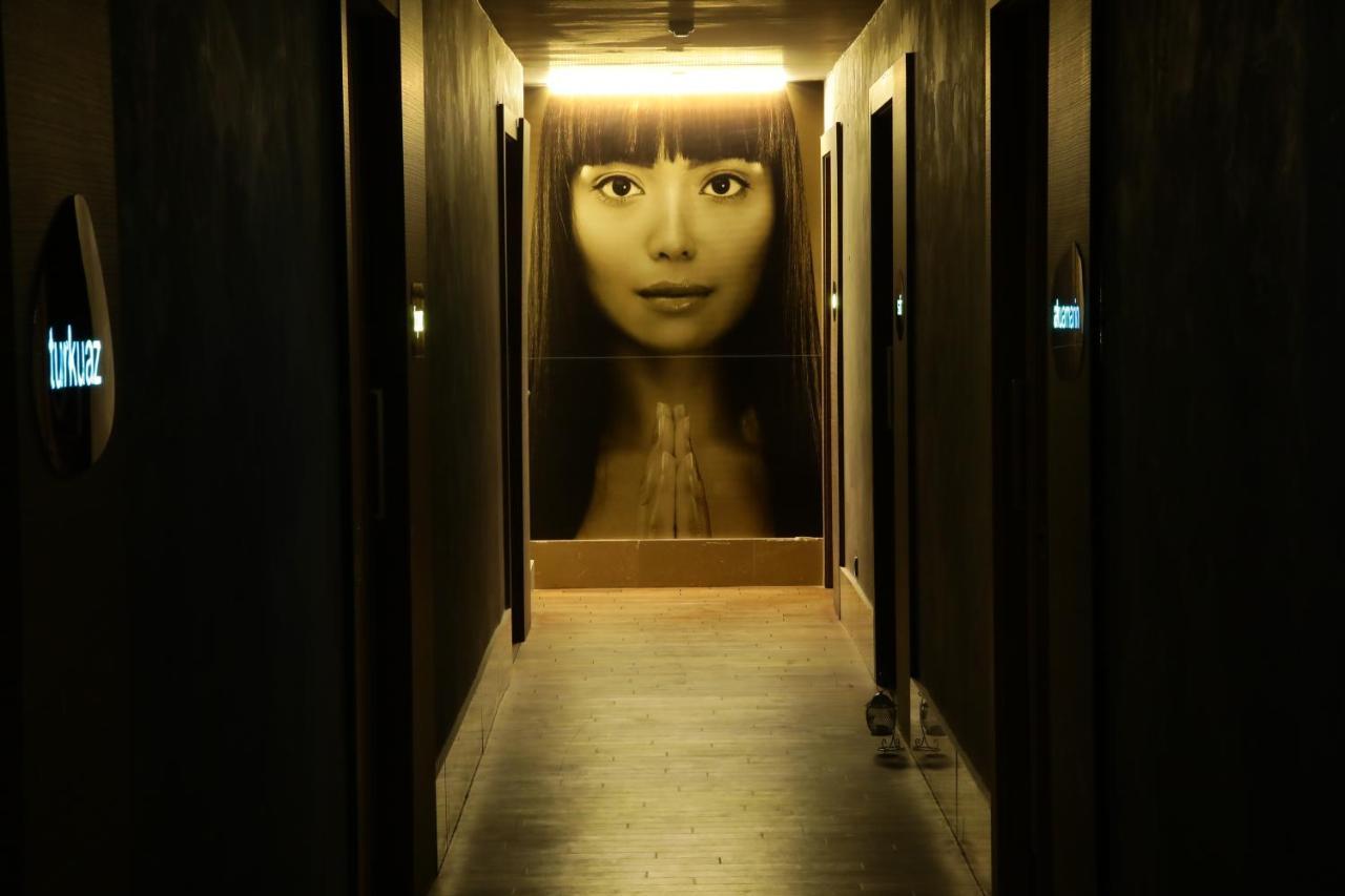 Cevahir Hotel Istanbul Asia Exterior foto Corridor of the hotel