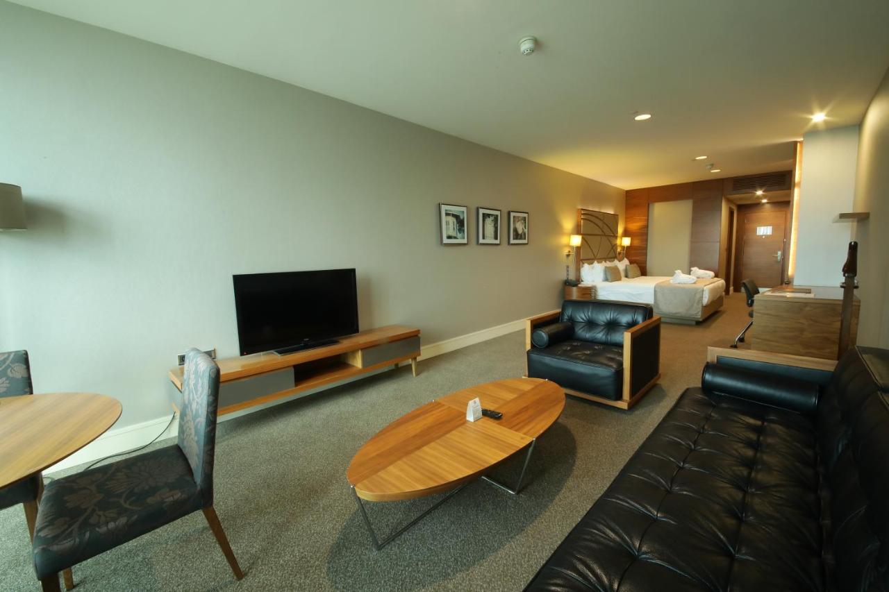 Cevahir Hotel Istanbul Asia Exterior foto A suite at the hotel